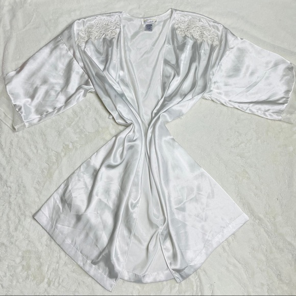 dentelle Other - Vintage beaded Satin/Silk Robe